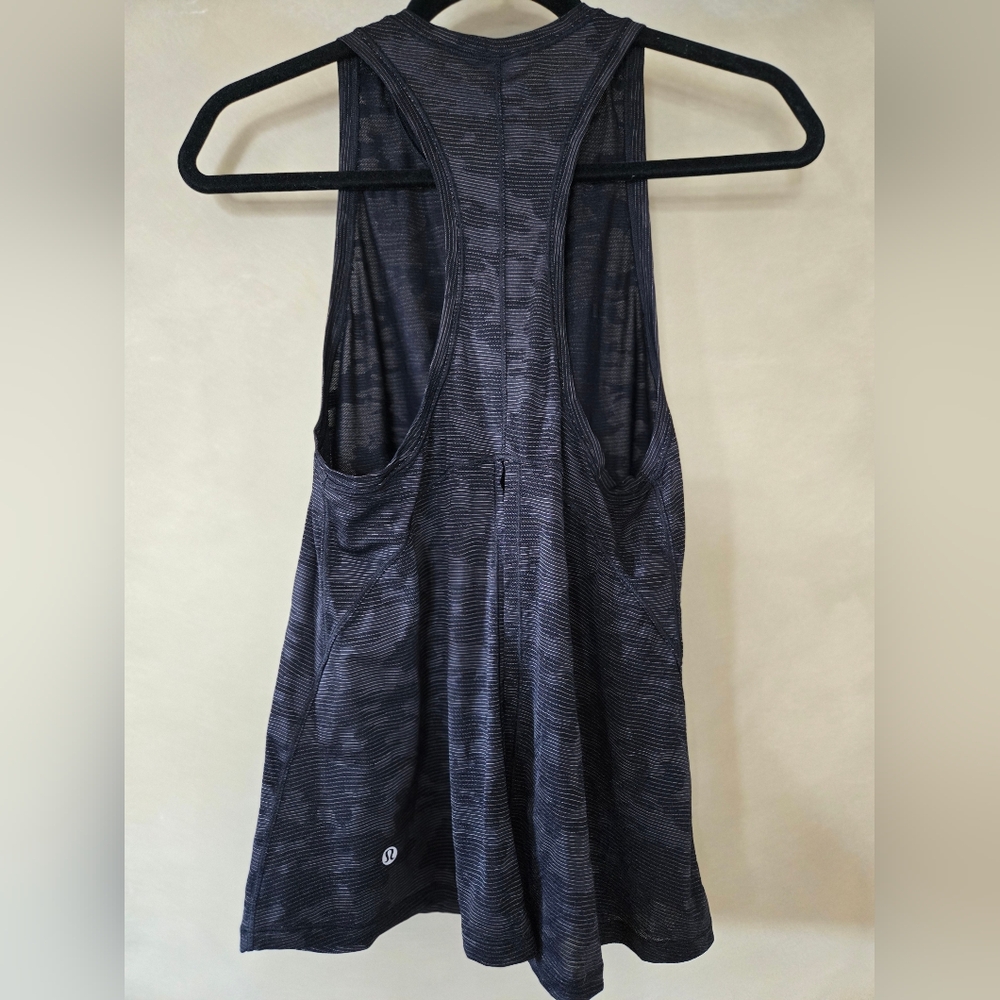 Lululemon | 'Miles Ahead' Tank in Black Camo, Size 2 - Picture 7 of 11